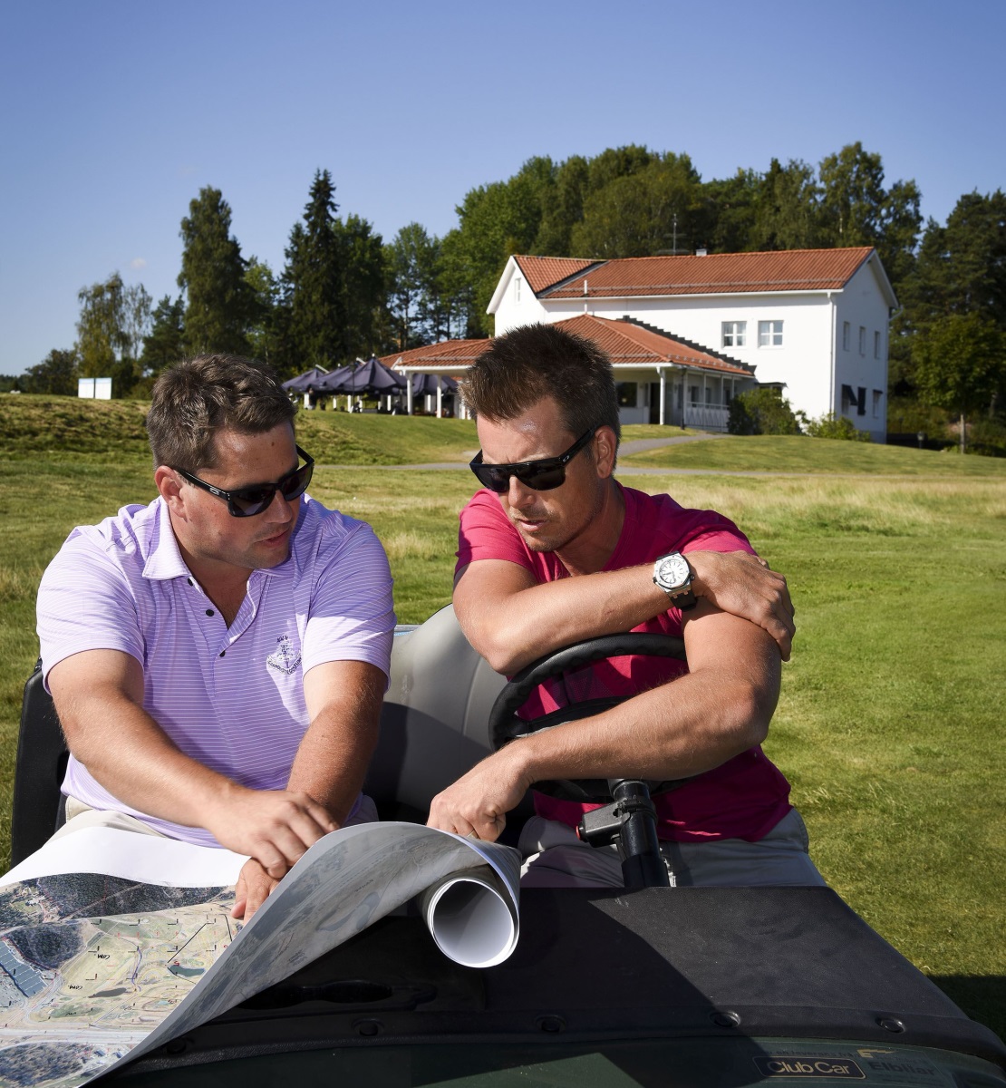 Christian Lundin och Henrik Stenson på väg ut på banan.